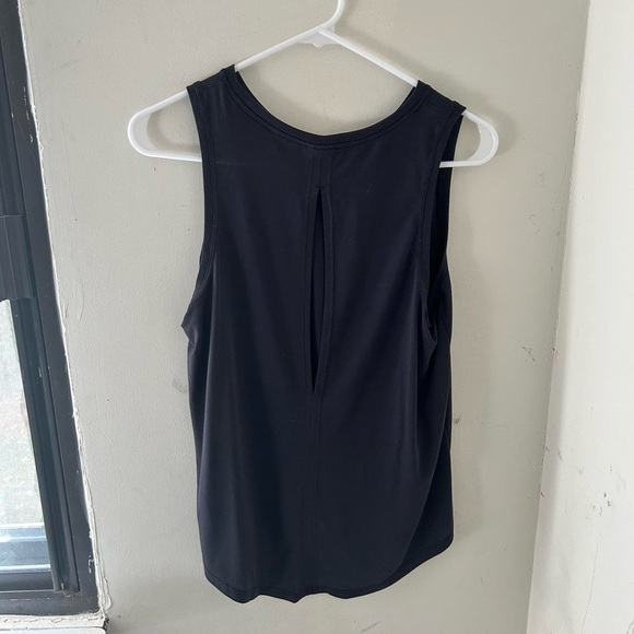 Workout top - Picture 3 of 4